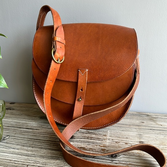 Madewell Handbags - Madewell crossbody purse great used condition